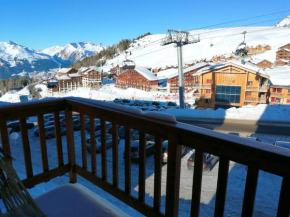 Studio a Plagne Village a 10 m des pistes avec balcon amenage